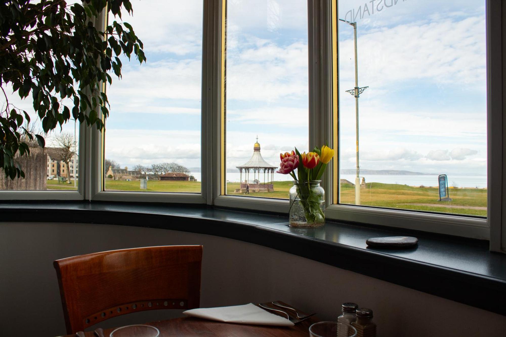 The Bandstand Hotel Nairn Exterior photo